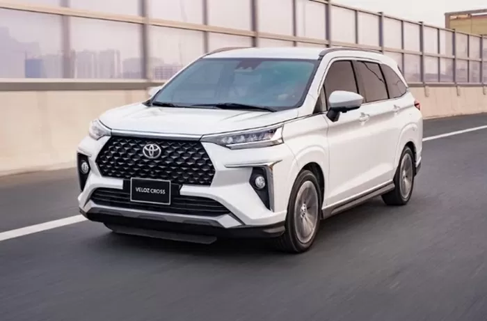Xe MPV Toyota Veloz Cross