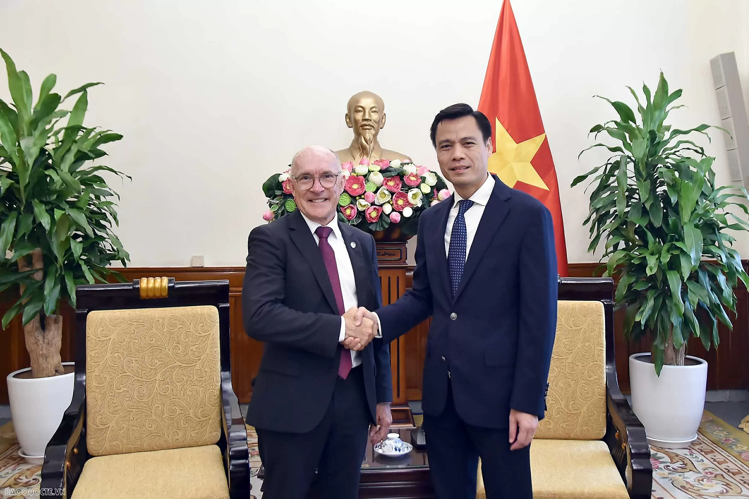 Thứ trưởng Đặng Hoàng Giang tiếp Thư ký điều hành Tổ chức Cấm thử hạt nhân toàn diện Thứ trưởng Ngoại giao Đặng Hoàng Giang: Việt Nam coi trọng vai trò của cơ chế đa phương về giải trừ quân bị và chống phổ biến vũ khí hạt nhân