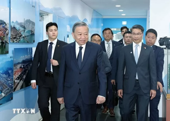 Party General Secretary To Lam visits Busan Port, highlights potential of Vietnam &ndash; RoK maritime cooperation