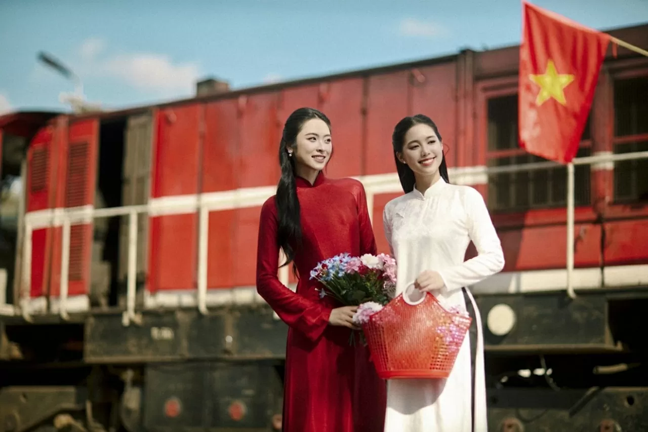 Top 3 Hoa hậu Việt Nam 2024 tham gia dự án áo dài, thể hiện tình cảm quân dân bền chặt