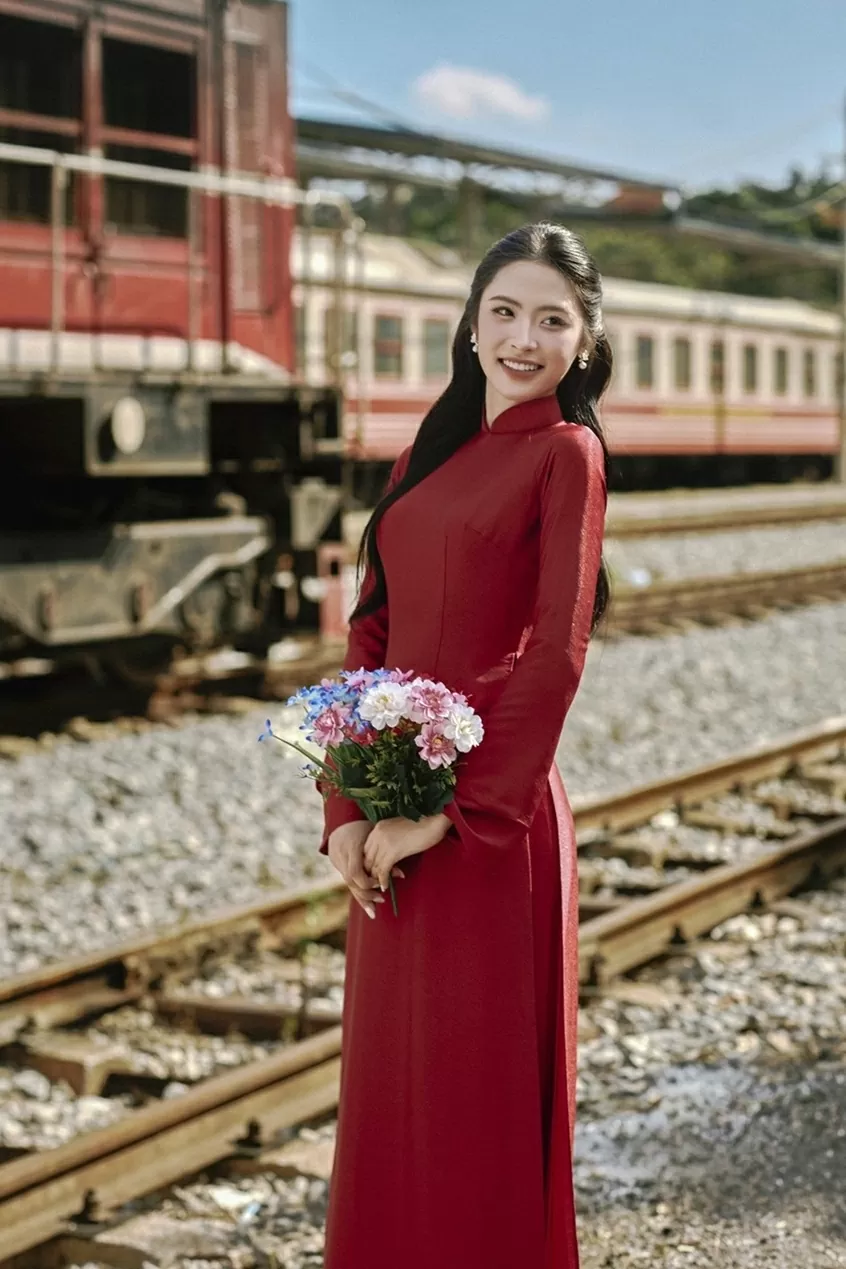 Top 3 Hoa hậu Việt Nam 2024 tham gia dự án áo dài, thể hiện tình cảm quân dân bền chặt