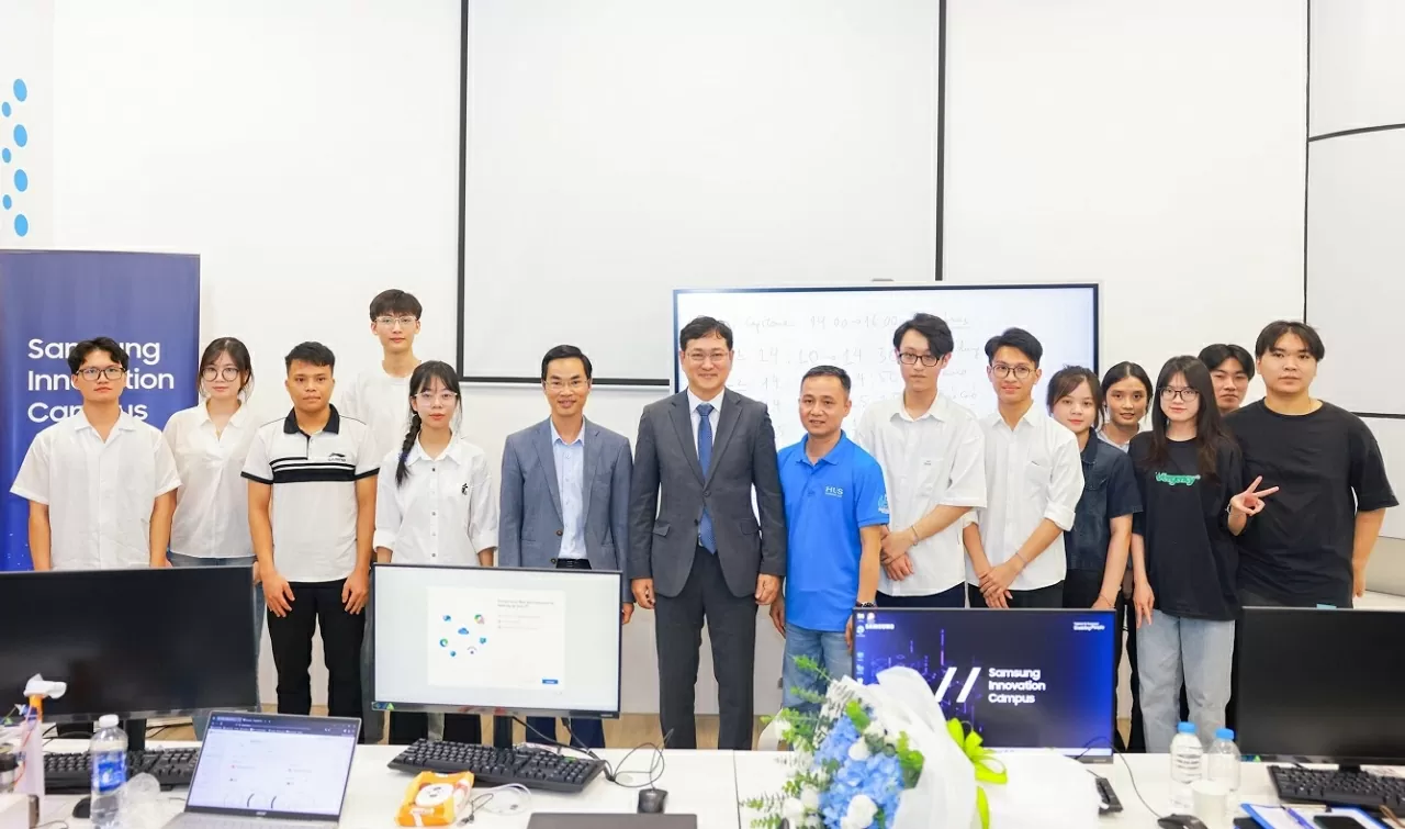 Samsung hỗ trợ Việt Nam hiện thực hóa mục tiêu đào tạo 50.000 kỹ sư ngành bán dẫn đến năm 2030 Samsung hỗ trợ Việt Nam hiện thực hóa mục tiêu đào tạo 50.000 kỹ sư ngành bán dẫn đến năm 2030