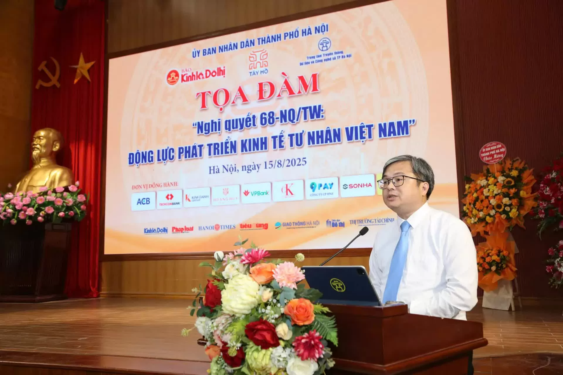 Hà Nội đã, đang và sẽ luôn đồng hành cùng cộng đồng doanh nghiệp với tinh thần sẵn sàng đổi mới, kiến tạo Hà Nội đã, đang và sẽ luôn đồng hành cùng cộng đồng doanh nghiệp với tinh thần sẵn sàng đổi mới, kiến tạo