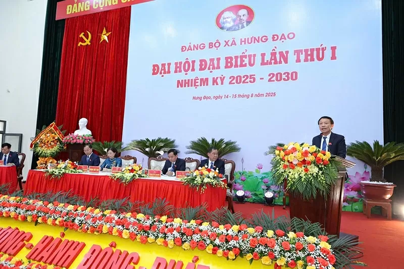Đồng chí Nguyễn Đức Phương - Bí thư Đảng ủy xã Hưng Đạo trình bày báo cáo tại Đại hội.