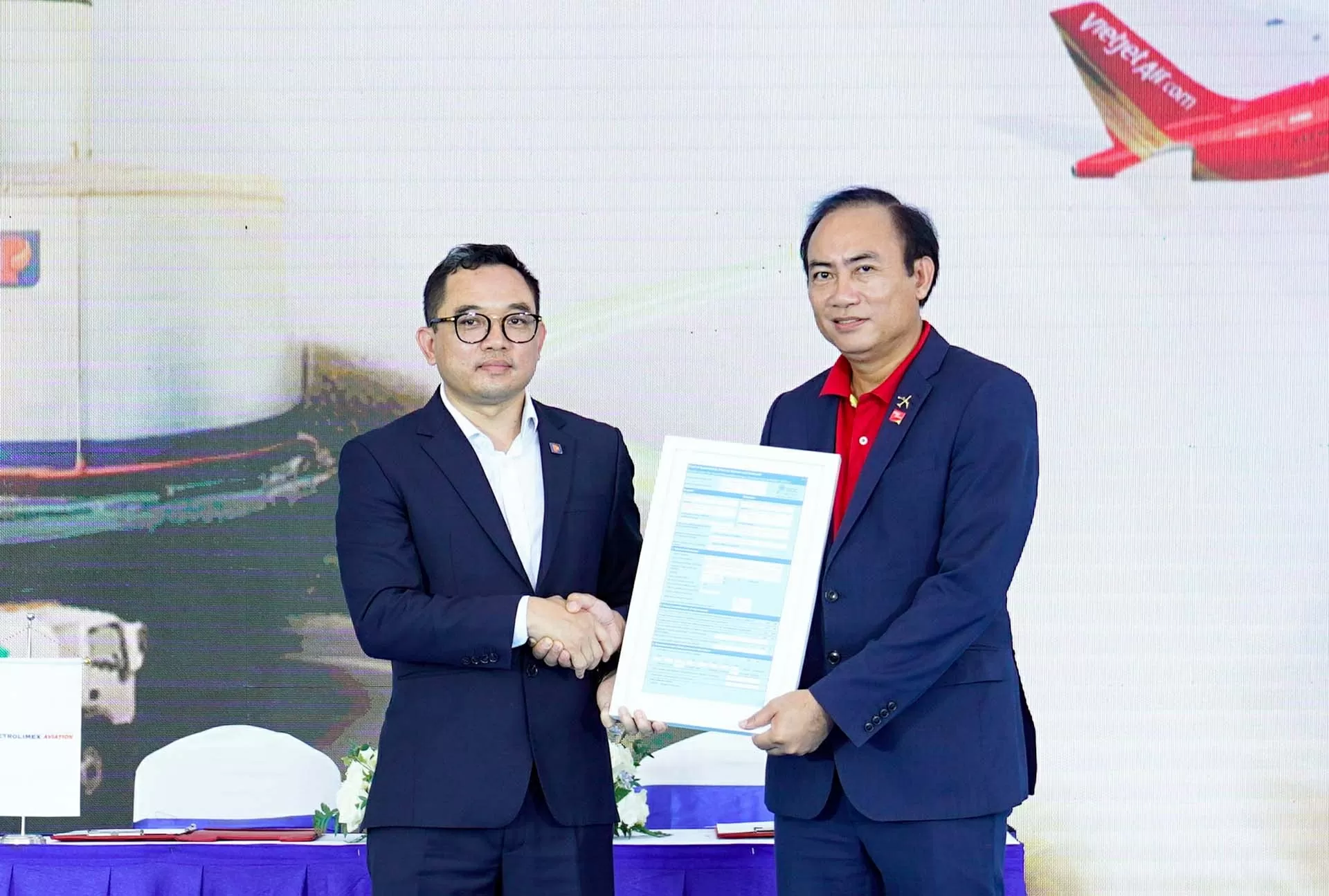 Vietjet hợp tác cùng Petrolimex sử dụng nhiên liệu SAF