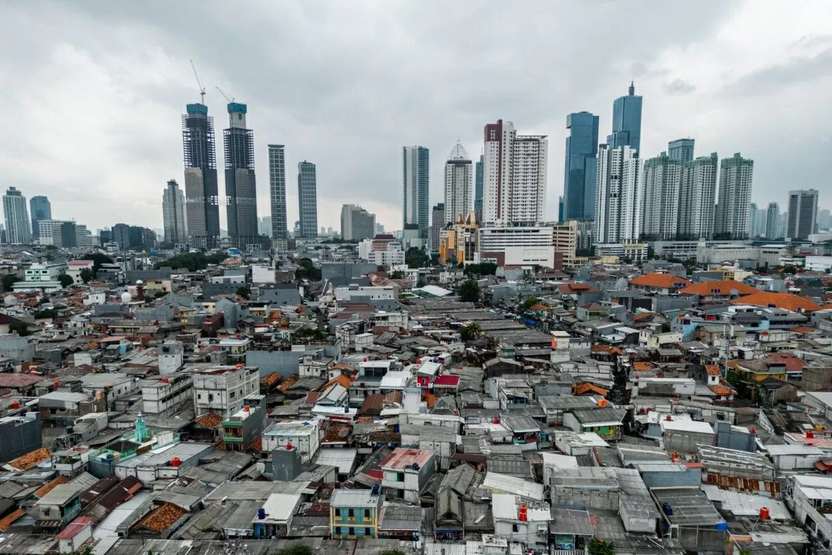 Để đạt mục tiêu tăng trưởng 5,4%, Indonesia sẽ cần đẩy mạnh giải ngân đầu tư công, thúc đẩy chuyển đổi năng lượng, mở rộng thị trường xuất khẩu, đồng thời cải thiện môi trường đầu tư để thu hút vốn tư nhân. (Nguồn: Newsweek)
