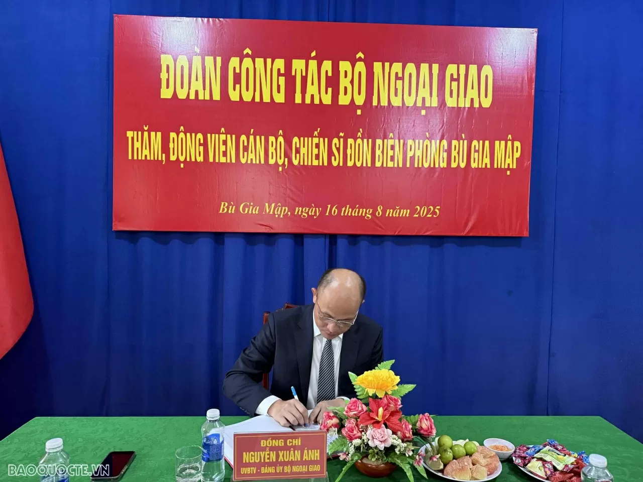 Đoàn công tác thanh niên Bộ Ngoại giao thăm, động viên cán bộ, chiến sĩ Đồn Biên phòng Bù Gia Mập, Đồng Nai Đoàn công tác thanh niên Bộ Ngoại giao thăm, động viên cán bộ, chiến sĩ Đồn Biên phòng Bù Gia Mập, Đồng Nai