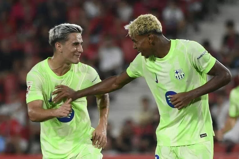 Yamal lập công, Barca ra quân tưng bừng nhờ...trọng tài Yamal lập công, Barca ra quân tưng bừng nhờ...trọng tài