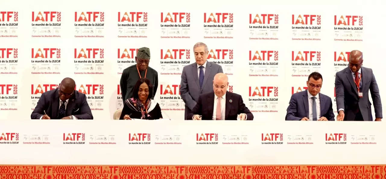 Đại diện của chính phủ Algeria, Afreximbank, AfCFTA và AUC ký Thỏa thuận đăng cai Hội chợ thương mại nội khối châu Phi 2025 (IATF2025) vào ngày 15 tháng 4 năm 2024 tại Algiers, Algeria. (Nguồn: Afreximbank)