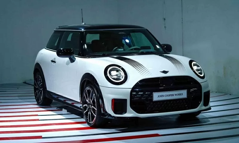 Mini John Cooper Works 3 cửa được nhập khẩu nguyên chiếc từ Anh. Mini John Cooper Works 3 cửa được nhập khẩu nguyên chiếc từ Anh.