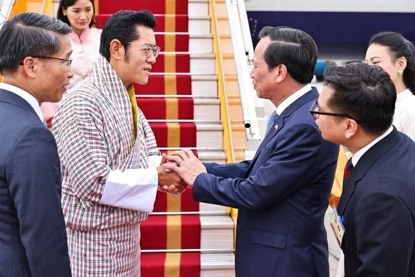 Quốc vương Bhutan và Hoàng hậu đến Hà Nội, bắt đầu chuyến thăm cấp Nhà nước tới Việt Nam