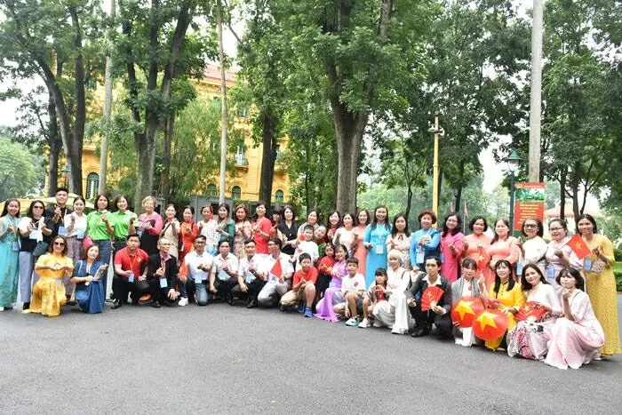Hoạt động ngoại khoá ý nghĩa của giáo viên kiều bào tại quê hương