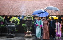 Phu nhân Chủ tịch nước và Hoàng hậu Bhutan thăm chùa Trấn Quốc