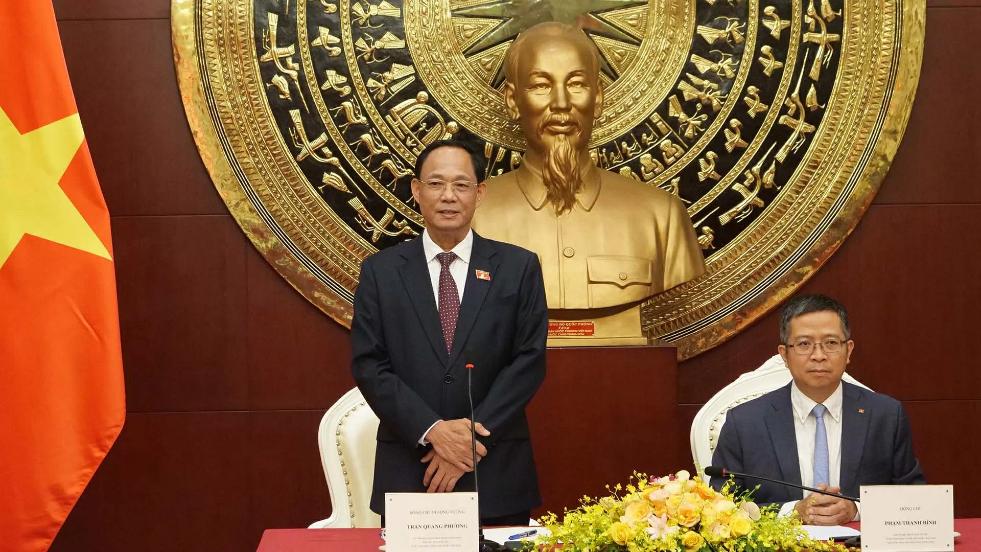 Phó Chủ tịch Quốc hội Trần Quang Phương gặp gỡ cán bộ, nhân viên Đại sứ quán và cộng đồng người Việt Nam tại Trung Quốc Phó Chủ tịch Quốc hội Trần Quang Phương gặp gỡ cán bộ, nhân viên Đại sứ quán và cộng đồng người Việt Nam tại Trung Quốc