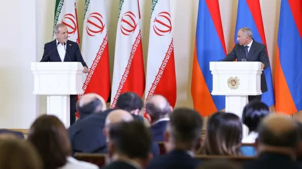 Tổng thống Iran Masoud Pezeshkian (trái) và Thủ tướng Armenia Nikol Pashinyan tại cuộc họp báo chung ngày 19/8 tại Yerevan. (Nguồn: Trang web Phủ Tổng thống Iran) Tổng thống Iran Masoud Pezeshkian (trái) và Thủ tướng Armenia Nikol Pashinyan tại cuộc họp báo chung ngày 19/8 tại Yerevan. (Nguồn: Trang web Phủ Tổng thống Iran)
