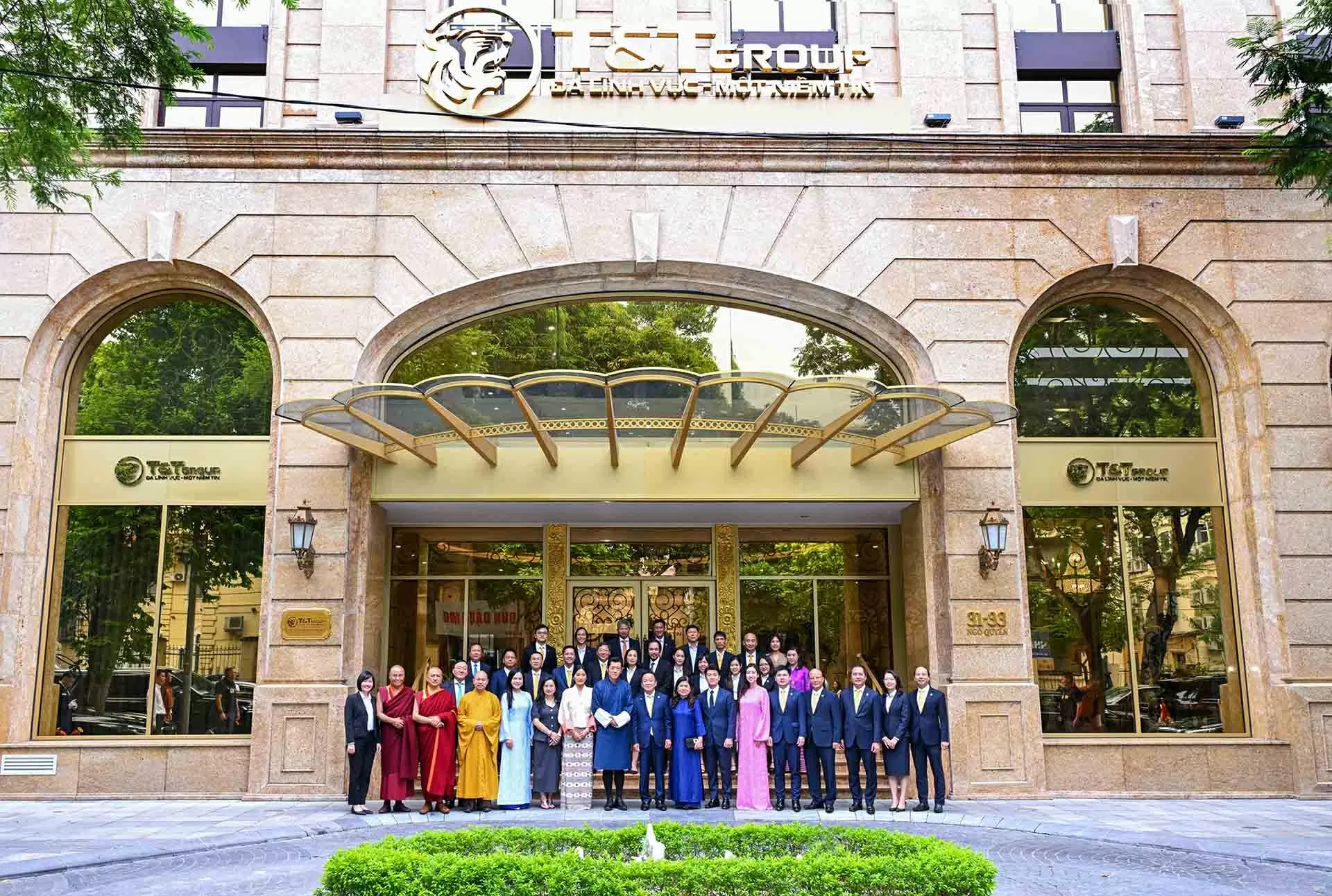 Quốc vương Bhutan và Hoàng hậu tới thăm T&T Group