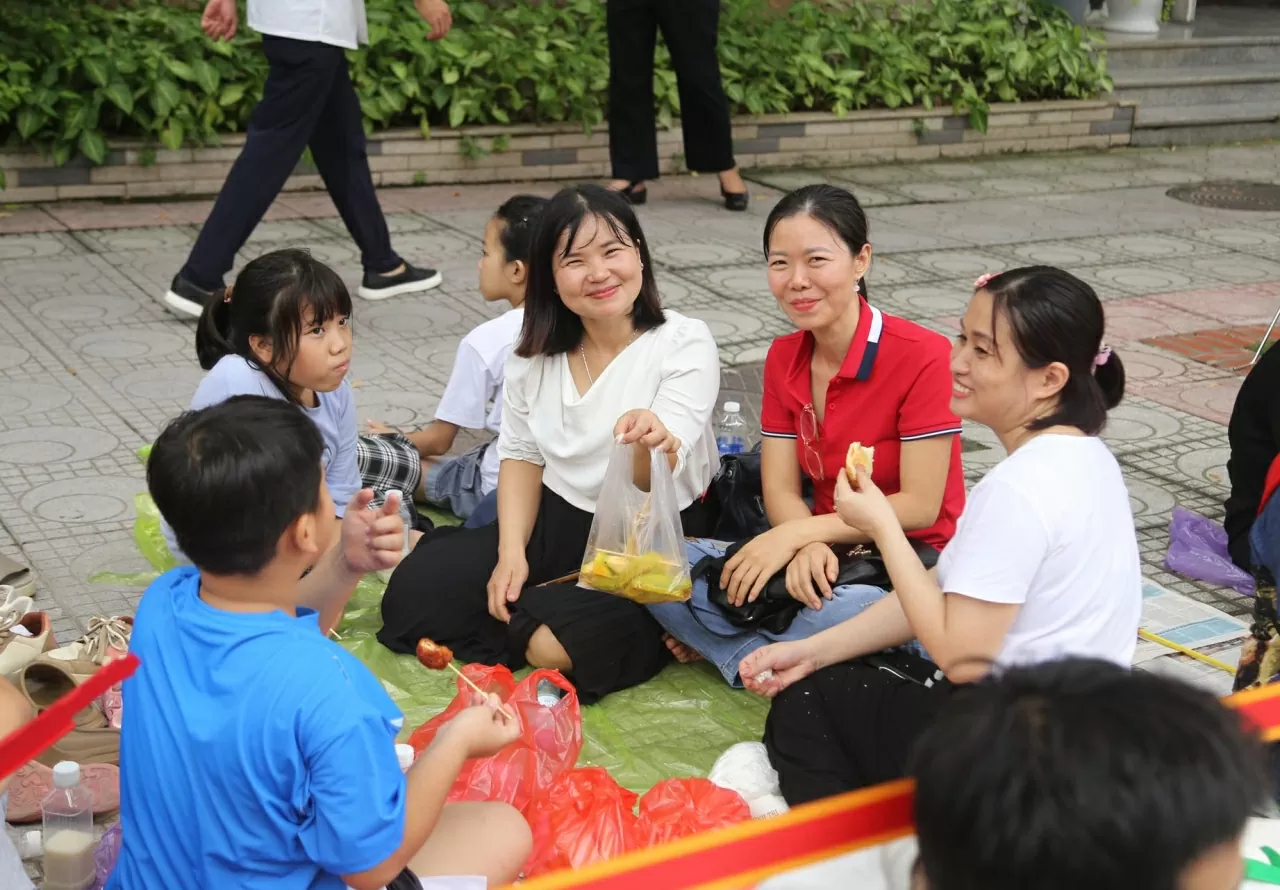 Việc ăn uống, nghỉ ngơi cũng vô cùng đơn giản đối với người dân Thủ đô. (Ảnh: Thành Long) Việc ăn uống, nghỉ ngơi cũng vô cùng đơn giản đối với người dân Thủ đô. (Ảnh: Thành Long)