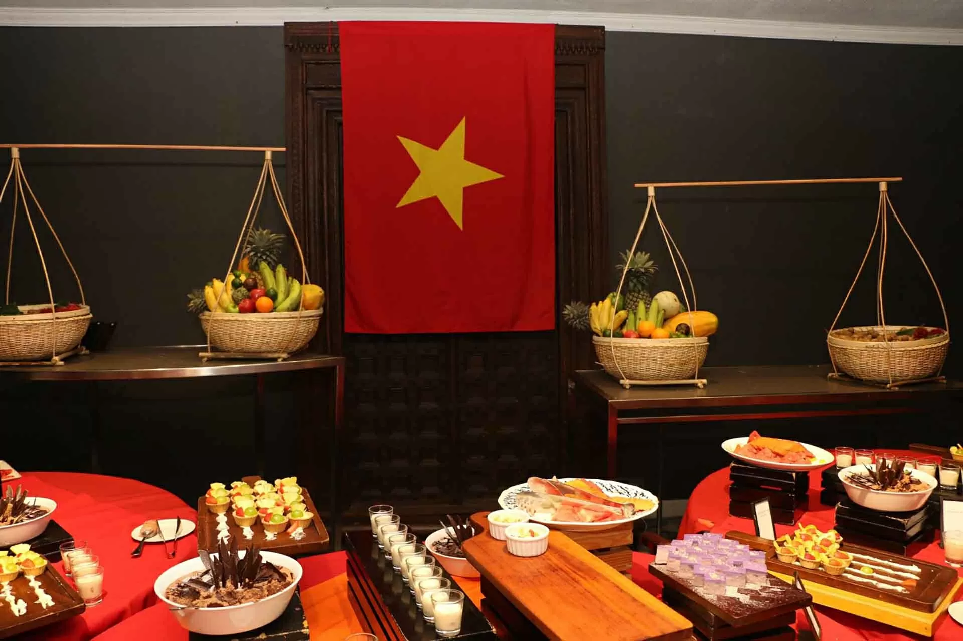 L'événement laisse de fortes impressions dans le cœur des amis internationaux, contribuant à resserrer l'amitié, à consolider la confiance et à ouvrir de nouvelles perspectives de coopération entre le Vietnam et le Sri Lanka dans les temps à venir. Photo : Ambassade du Vietnam au Sri Lanka. L'événement laisse de fortes impressions dans le cœur des amis internationaux, contribuant à resserrer l'amitié, à consolider la confiance et à ouvrir de nouvelles perspectives de coopération entre le Vietnam et le Sri Lanka dans les temps à venir. Photo : Ambassade du Vietnam au Sri Lanka.