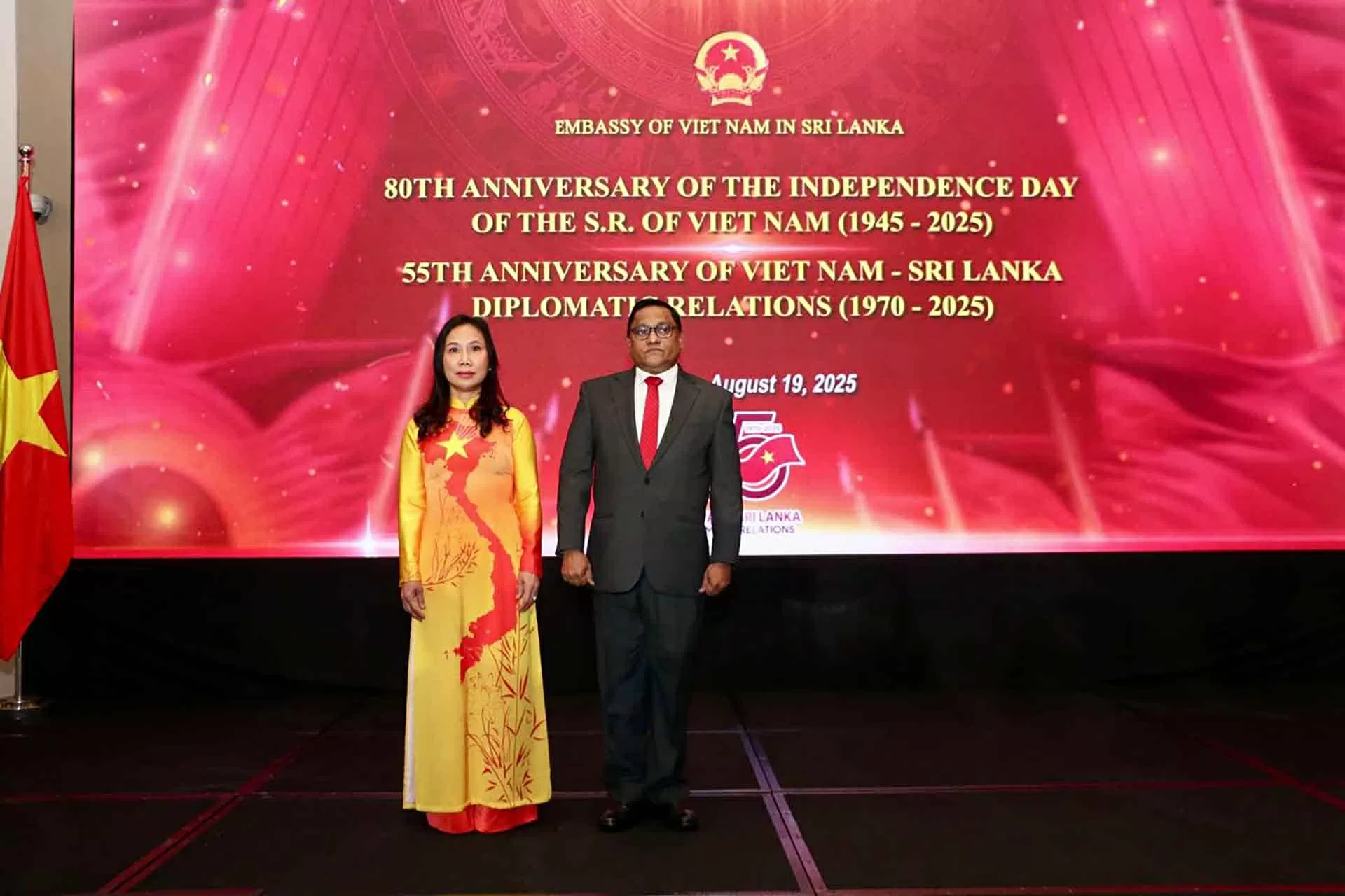 Au cours des 55 dernières années, les relations Vietnam –Sri Lanka ne cessent de se développer vigoureusement dans tous les domaines, allant de la politique jusquà la diplomatie, de l'économie au commerce, en passant par la culture, l'éducation et les échanges populaires. Photo : Ambassade du Vietnam au Sri Lanka. Au cours des 55 dernières années, les relations Vietnam –Sri Lanka ne cessent de se développer vigoureusement dans tous les domaines, allant de la politique jusquà la diplomatie, de l'économie au commerce, en passant par la culture, l'éducation et les échanges populaires. Photo : Ambassade du Vietnam au Sri Lanka.