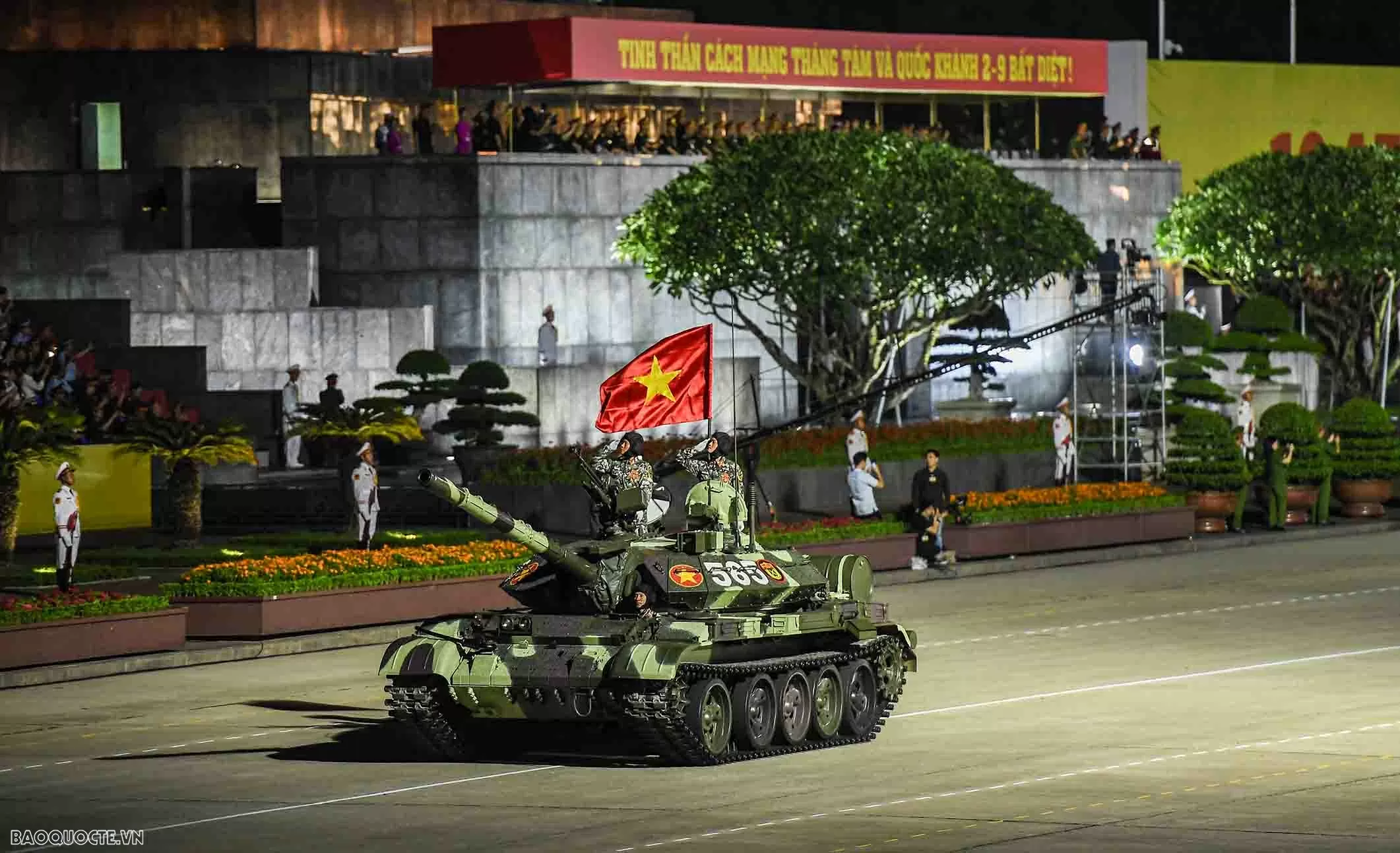 Lần đầu tiên tổng hợp luyện diễu binh tại Quảng trường Ba Đình