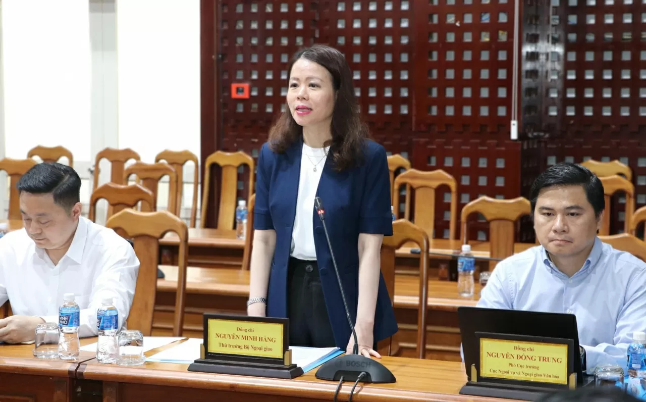 Thứ trưởng Bộ Ngoại giao Nguyễn Minh Hằng phát biểu tại buổi làm việc.