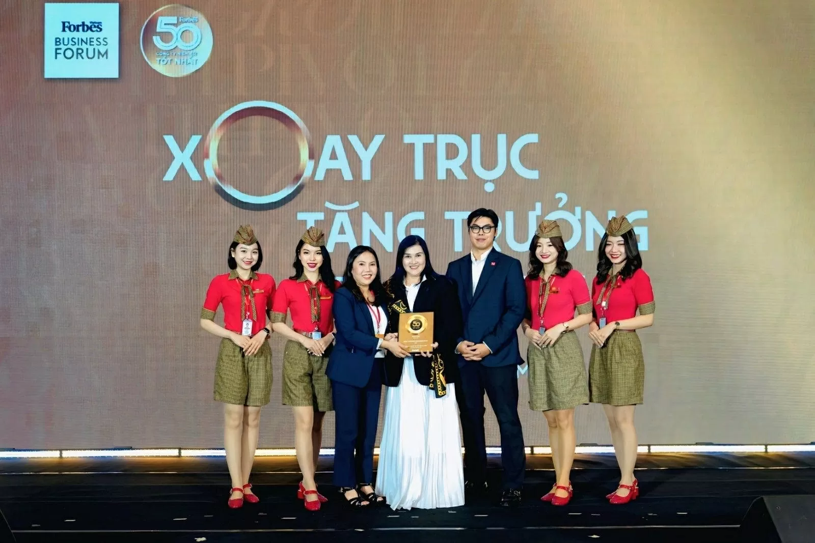 Forbes vinh danh Vietjet trong Top 50 Công ty tốt nhất Việt Nam 2025