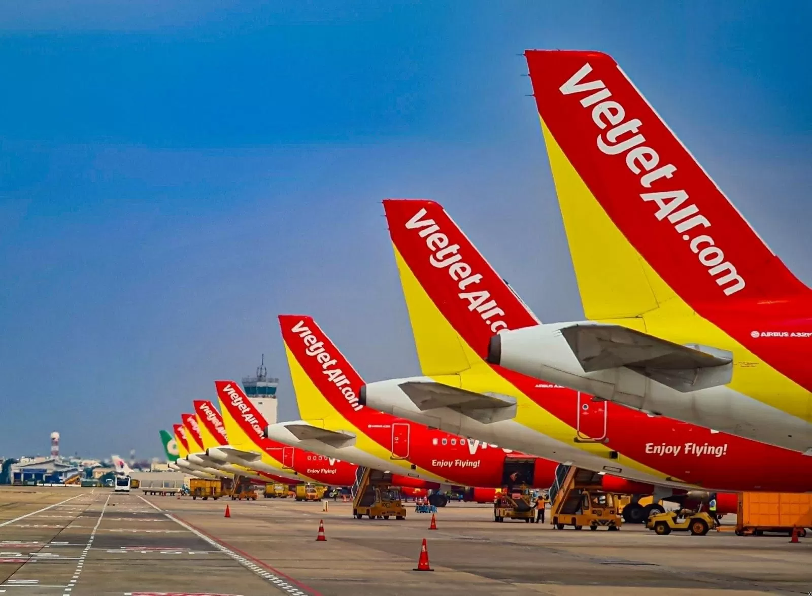 Forbes vinh danh Vietjet trong Top 50 Công ty tốt nhất Việt Nam 2025