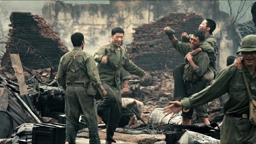 Phim 'Mưa đỏ' giữ top 1 phóng vé sau một ngày ra rạp Phim Mưa Đỏ giữ top 1 phòng vé sau một ngày ra rạp
