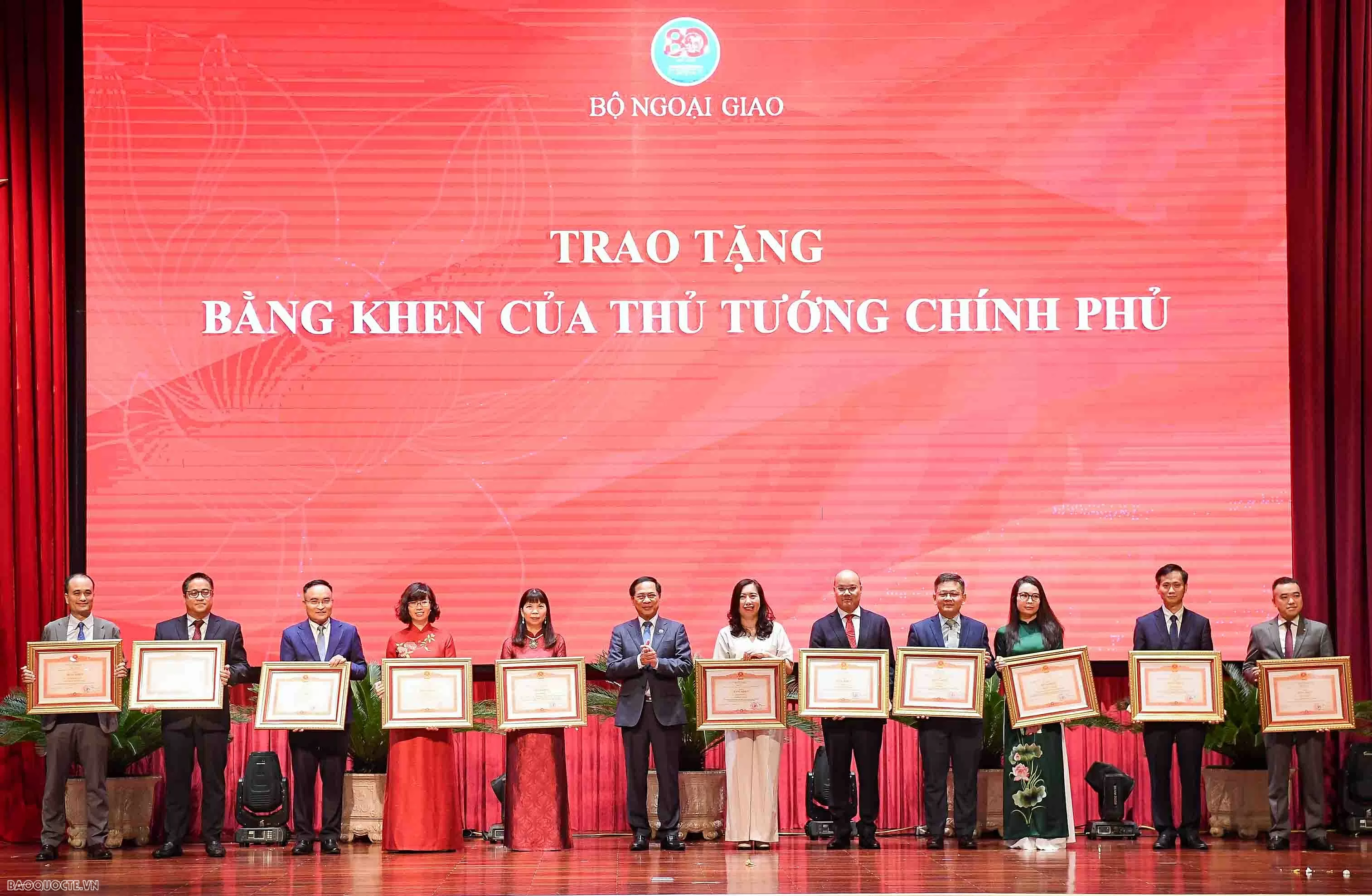 Khai mạc Triển lãm tôn vinh nền ngoại giao bản lĩnh, mềm dẻo, kiên cường