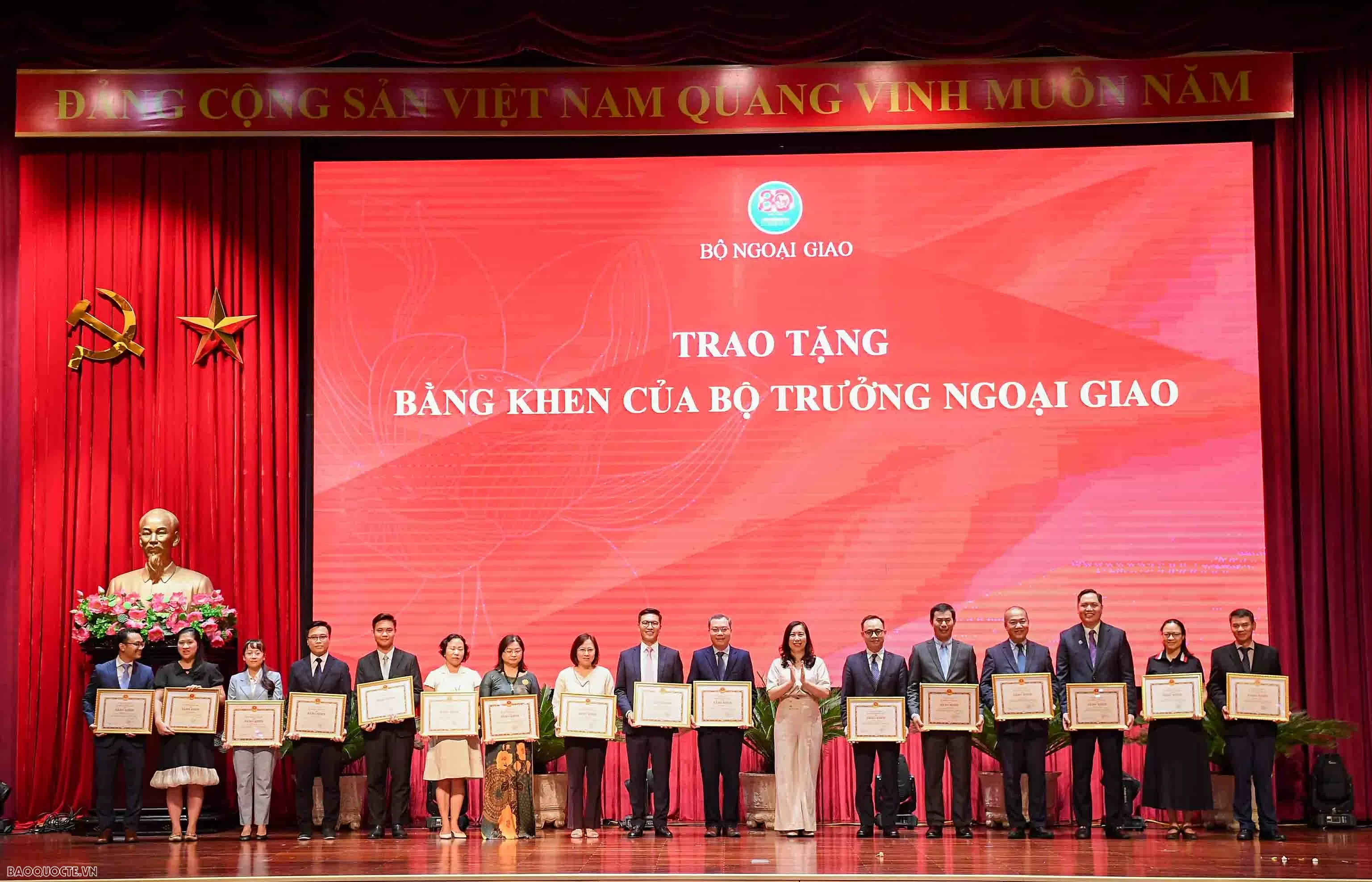 Khai mạc Triển lãm tôn vinh nền ngoại giao bản lĩnh, mềm dẻo, kiên cường