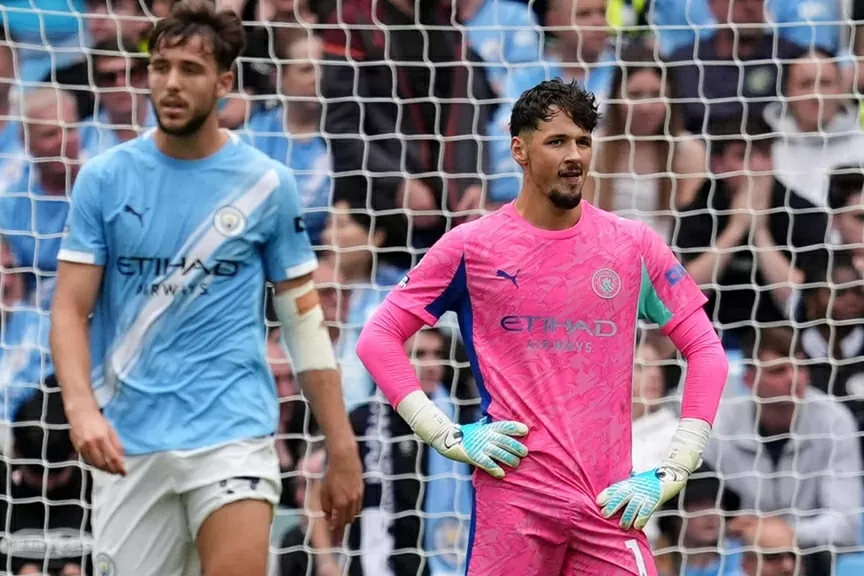 Pep Guardiola thay đổi khó hiểu, Man City thất bại thảm hại trước Tottenham