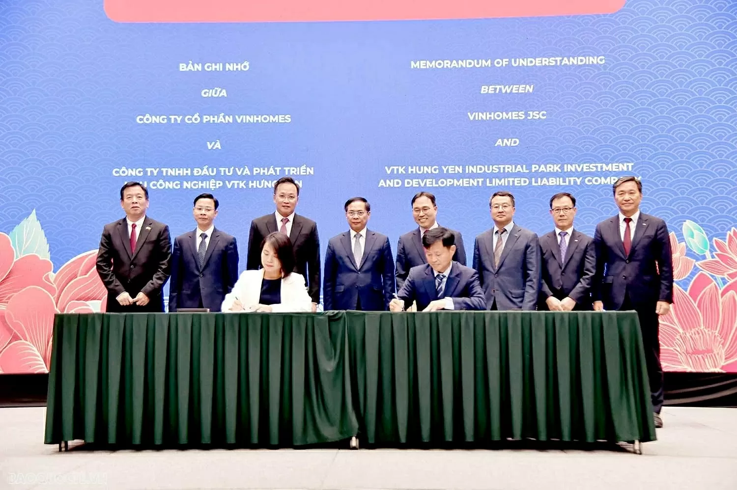 Bản giao hưởng của tinh thần tận tâm và sự đồng hành của Bộ Ngoại giao Bản giao hưởng của tinh thần tận tâm và sự đồng hành của Bộ Ngoại giao