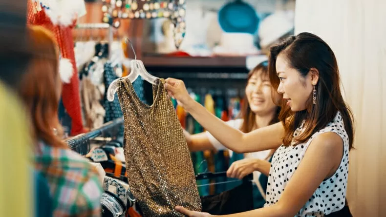 Nhật Bản: Giới trẻ sẵn sàng vung tay mua các món đồ độc lạ làm tuyên ngôn thời trang cá nhân
