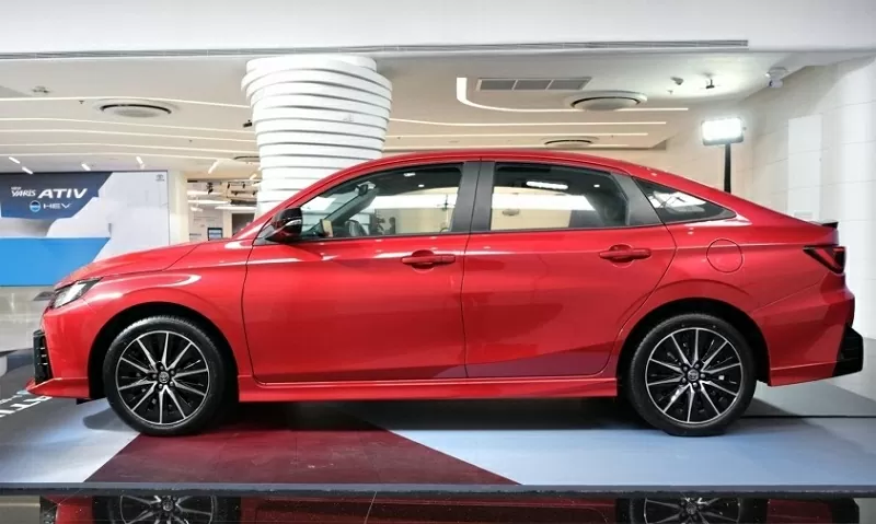 Cả hai phiên bản Yaris Ativ HEV đều giữ nguyên thiết kế tổng thể của bản xăng.