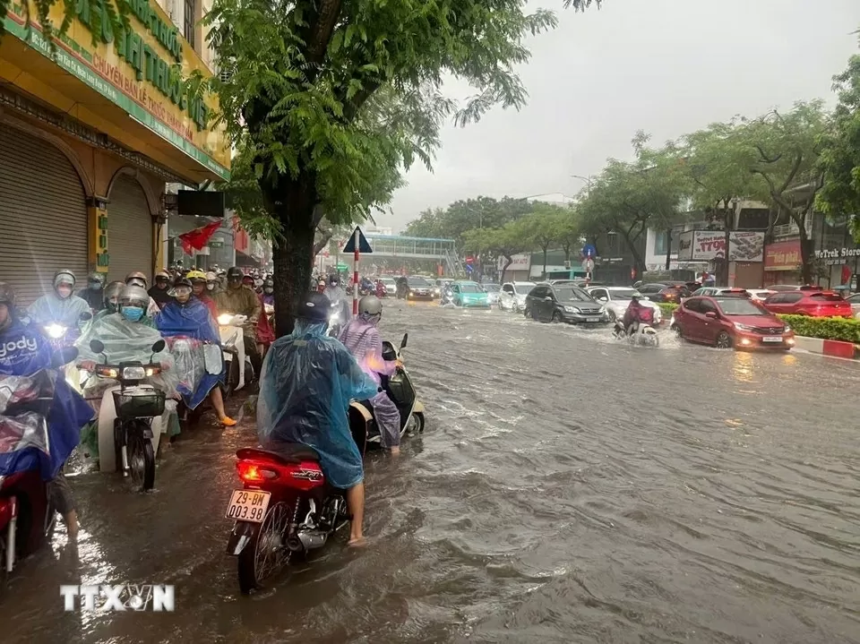 Mưa lớn do ảnh hưởng bão số 5, Hà Nội ngập lụt diện rộng