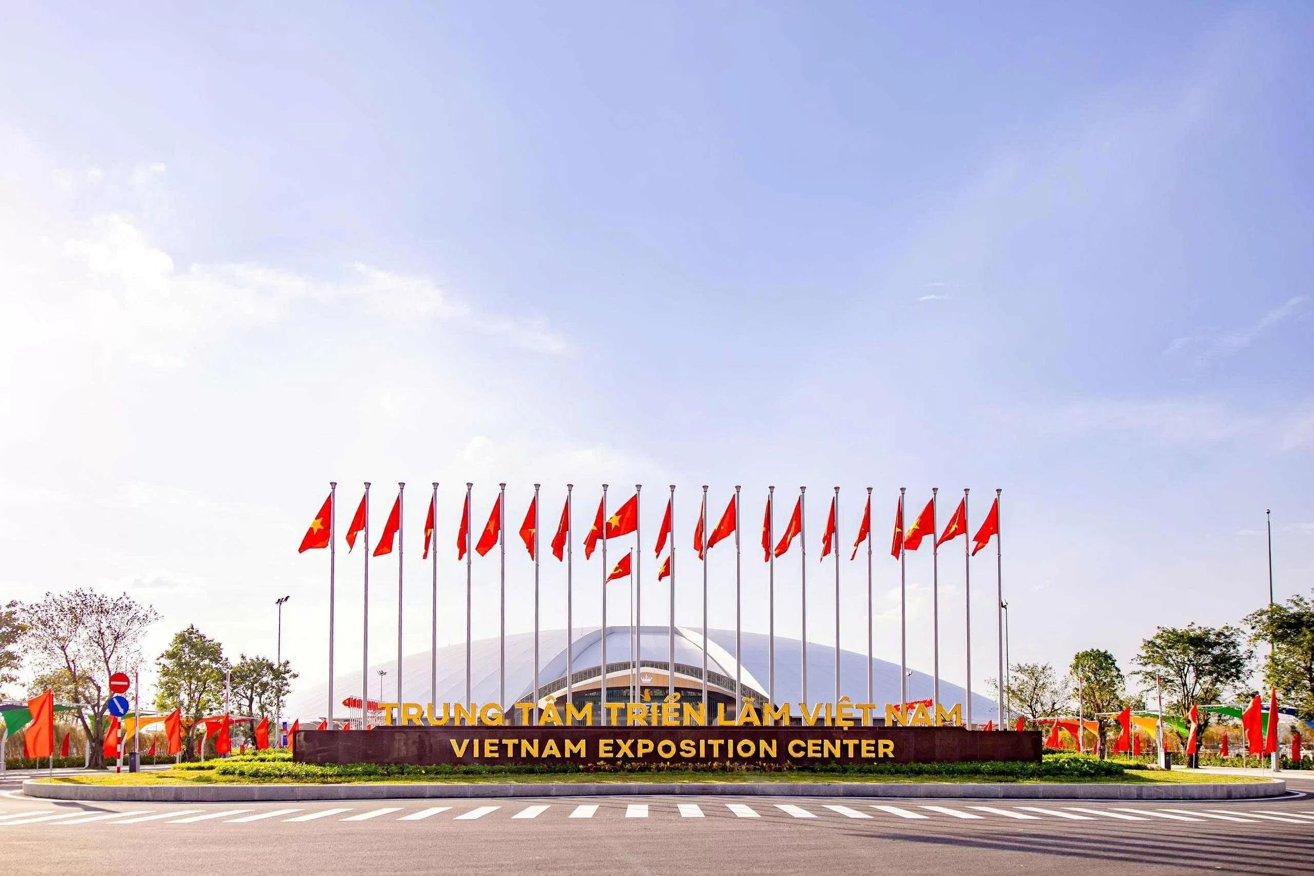 ●	Vietravel Airlines Triển lãm Thành tựu Đất nước 80 năm Quốc khánh