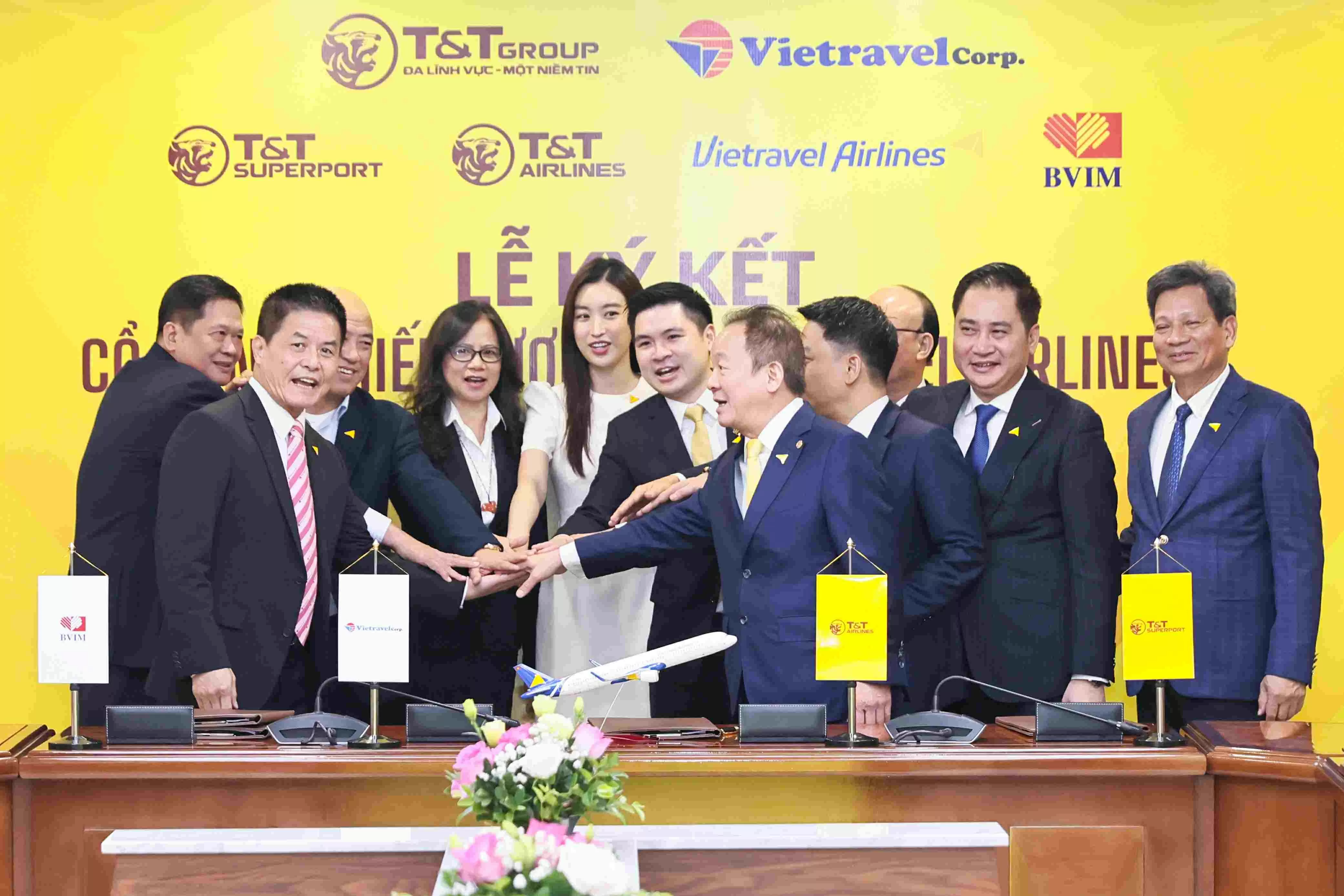 ●	Vietravel Airlines Triển lãm Thành tựu Đất nước 80 năm Quốc khánh