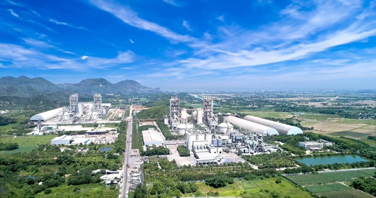 Toàn cảnh nhà máy Xi măng Long Sơn tại Phường Đông Sơn, thị xã Bỉm Sơn tỉnh Thanh Hóa Toàn cảnh nhà máy Xi măng Long Sơn tại Phường Đông Sơn, thị xã Bỉm Sơn tỉnh Thanh Hóa