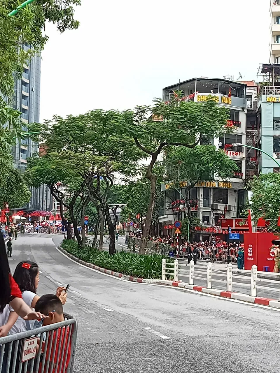 Người dân đổ về Ba Đình check-in