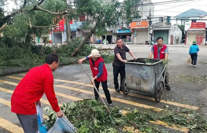 Gần 1,5 tỷ đồng cứu trợ khẩn cấp người dân 3 tỉnh miền Trung bị thiệt hại do bão số 5