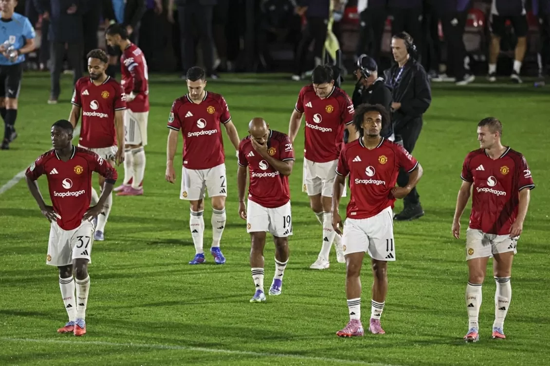 Để Grimsby loại ở Carabao Cup, Man Utd lập kỷ lục đáng buồn Để Grimsby loại ở Carabao Cup, Man Utd lập kỷ lục đáng buồn
