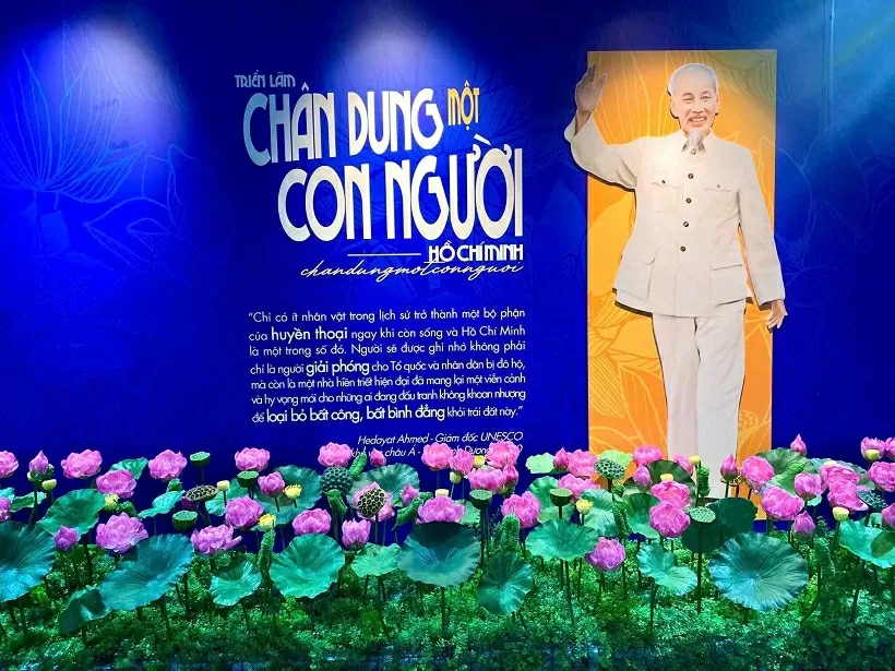 Nổi bật không gian trưng bày chuyên đề 'Hồ Chí Minh – Chân dung một con người' tại Triển lãm thành tựu đất nước