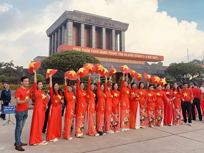Hà Nội hân hoan niềm vui những ngày giáp Tết Độc lập