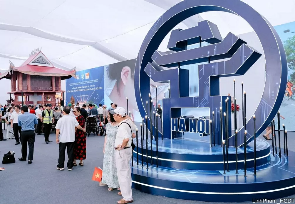 Chủ tịch UBND Thành phố Trần Sỹ Thanh tham quan Không gian truyền thống và sáng tạo Hà Nội 2025 Chủ tịch UBND Thành phố Trần Sỹ Thanh tham quan Không gian truyền thống và sáng tạo Hà Nội 2025
