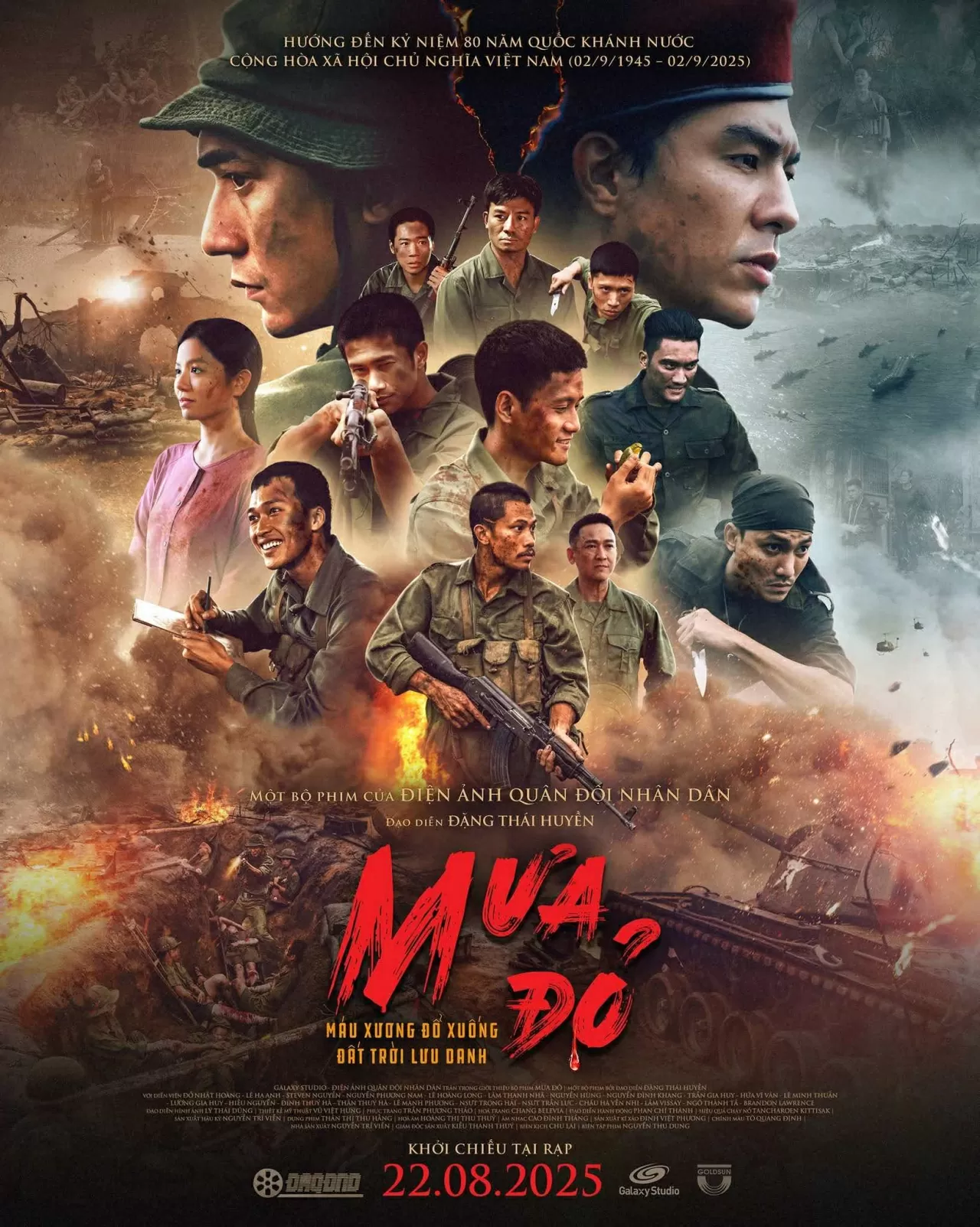 PHIM MƯA ĐỎ 'CHẠM' TRÁI TIM NGƯỜI TRẺ Chạm đến mọi trái tim, người trẻ vỡ òa cảm xúc sau khi xem 'Mưa đỏ'