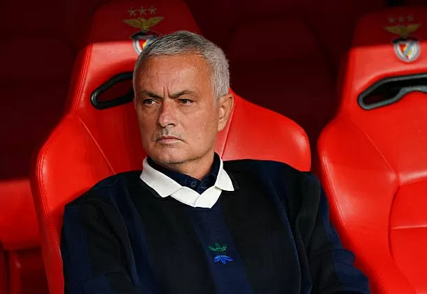 Hết phép, HLV Jose Mourinho đối diện nguy cơ bị sa thải