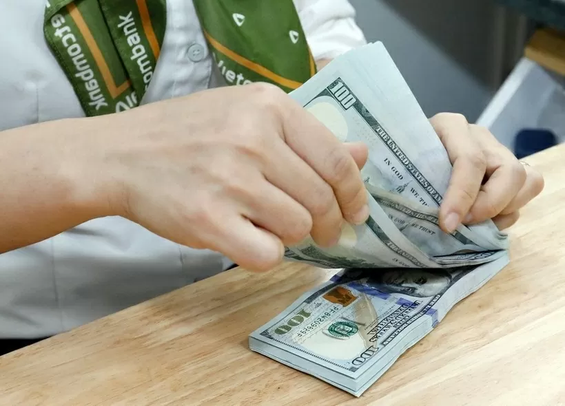 Reference exchange rate continues to drop on August 29