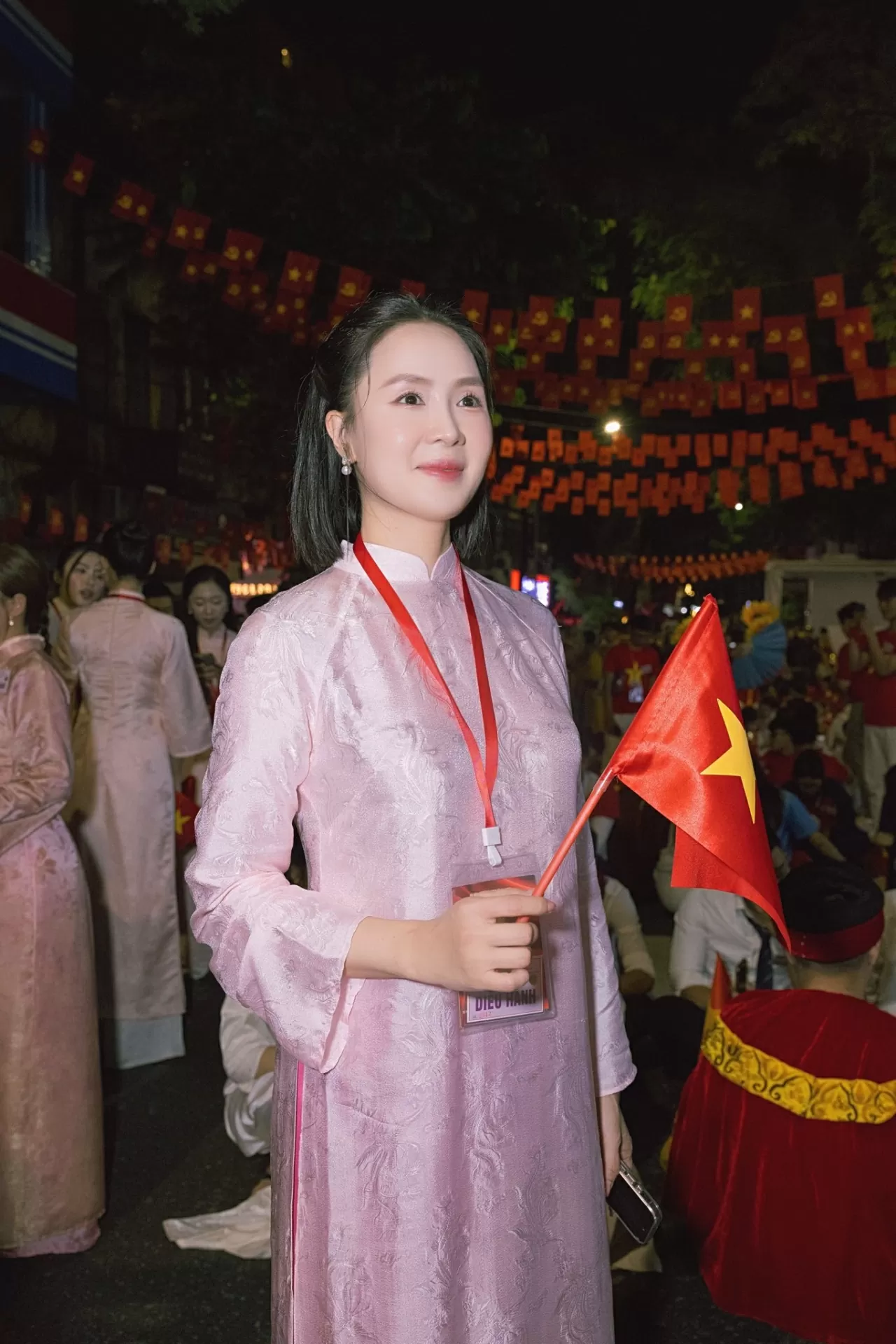 Hồng Diễm thướt tha áo hồng trước thềm 2/9