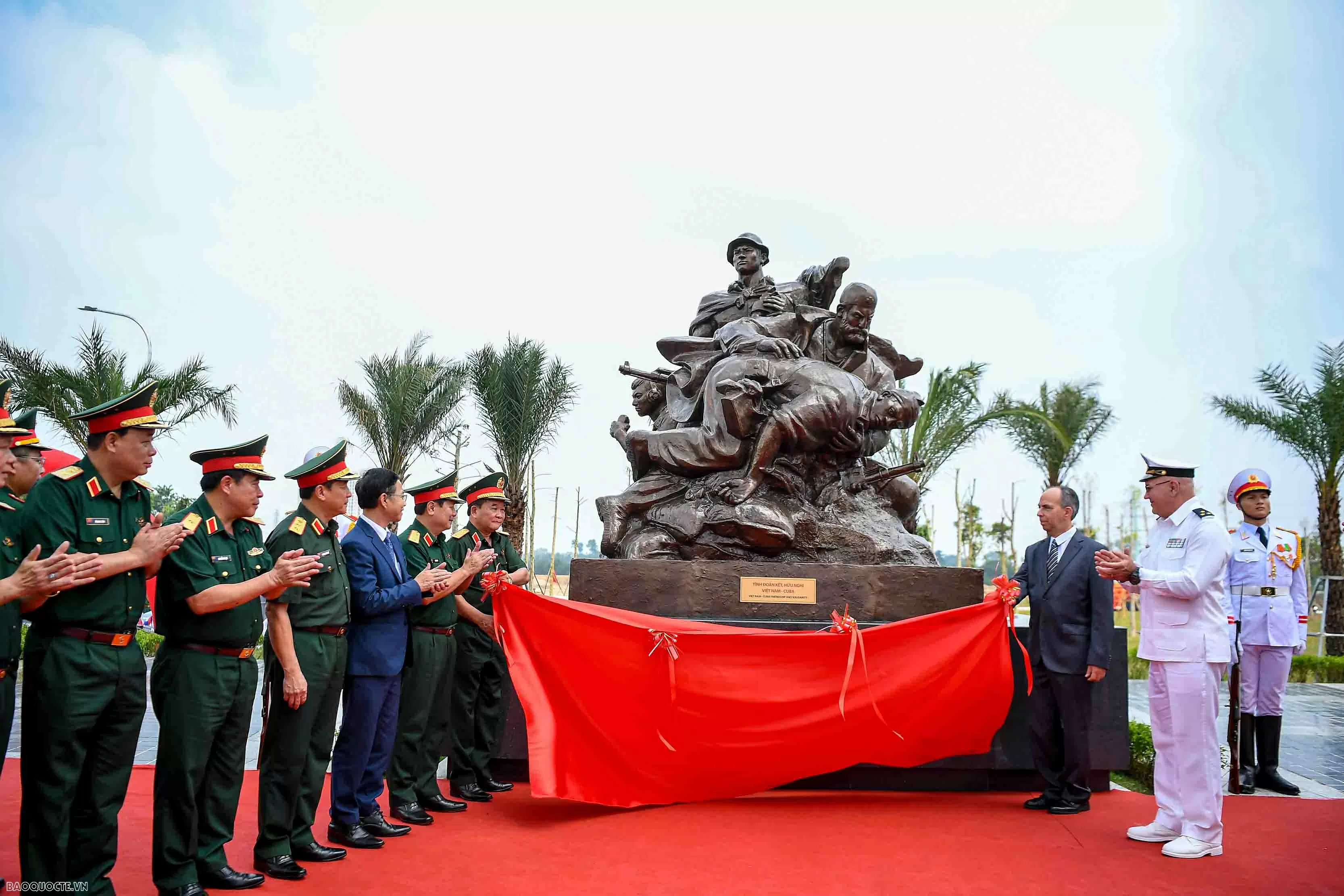 Chuyện sáng tác cụm tượng tri ân chuyên gia quân sự Cuba giúp đỡ Việt Nam Chuyện sáng tác cụm tượng tri ân chuyên gia quân sự Cuba giúp đỡ Việt Nam