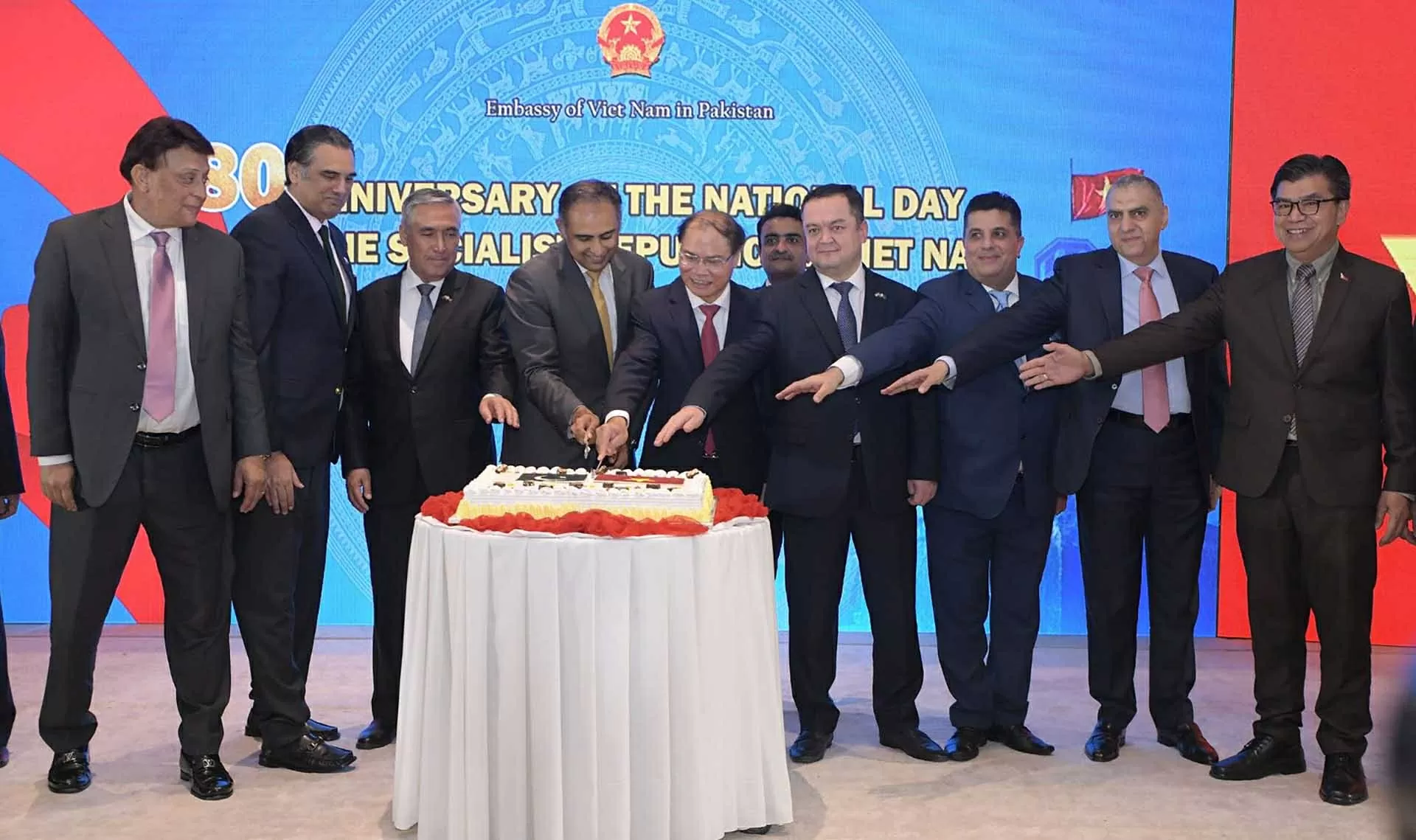 Chuỗi hoạt động kỷ niệm 80 năm Cách mạng tháng Tám và Quốc khánh Việt Nam tại Pakistan Chuỗi hoạt động kỷ niệm 80 năm Cách mạng tháng Tám và Quốc khánh Việt Nam tại Pakistan